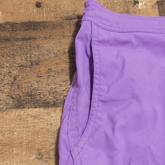 New ONIA Calder 7.5" E Solid 678 Amethyst Swim Trunks - Picture 4 of 10